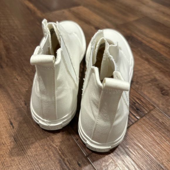 Brand new in box size 10 Gypsy Jazz high top slip on sneakers. WHITE - Picture 3 of 5